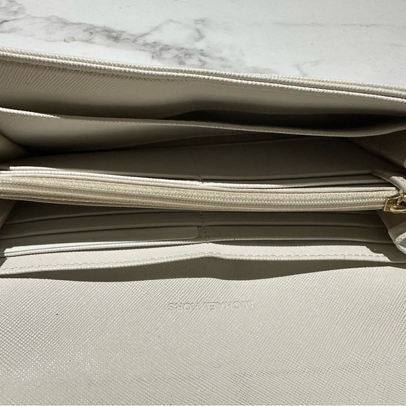 Michael Kors Wallet - Picture 11 of 11